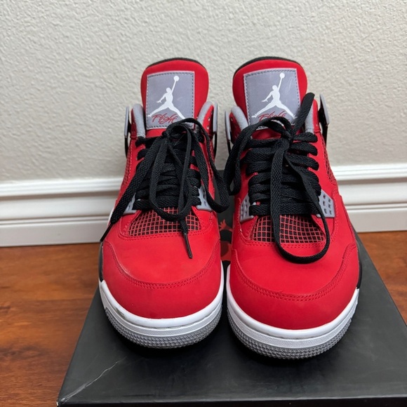 Jordan 4 Retro Toro Bravo Size 10.5 - Picture 4 of 8